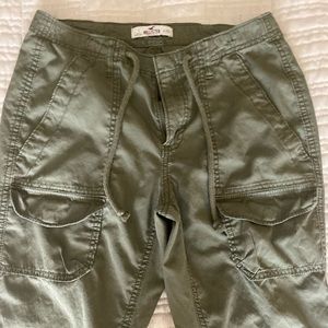 Hollister cargo ants